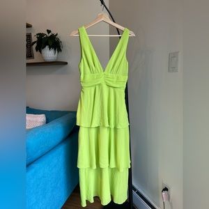 Lulu’s Tiered Midi Dress - Lime Green size S
